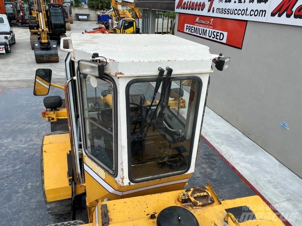Liebherr L521 Incarcator pe pneuri