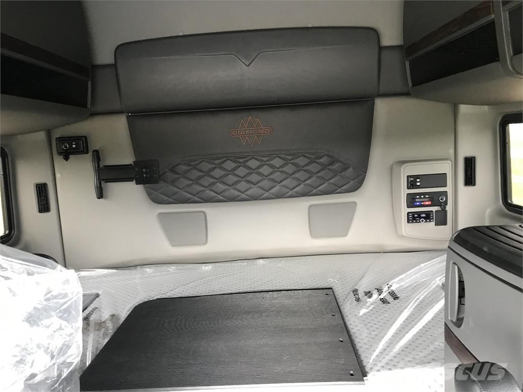 International HX Autotractoare