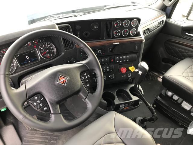 International HX Autotractoare