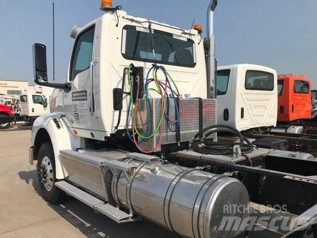 International HX Autotractoare