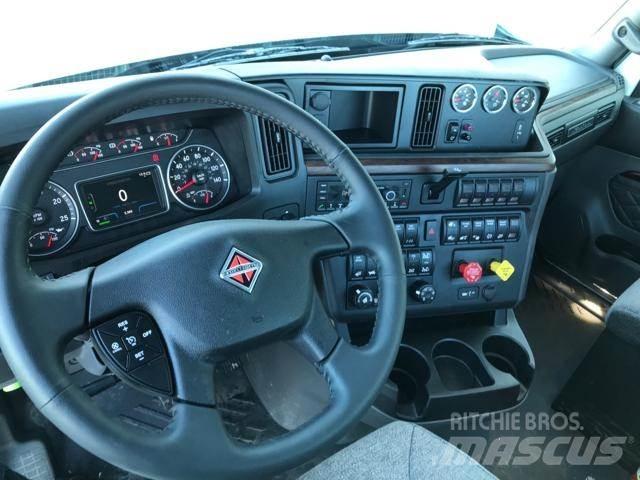 International HX Autotractoare