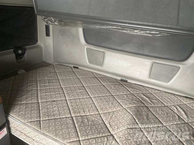 International LT Autotractoare