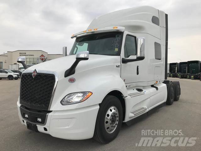 International LT Autotractoare
