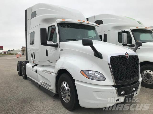 International LT Autotractoare