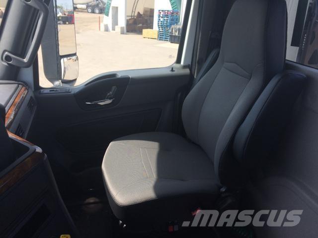 International LT Autotractoare