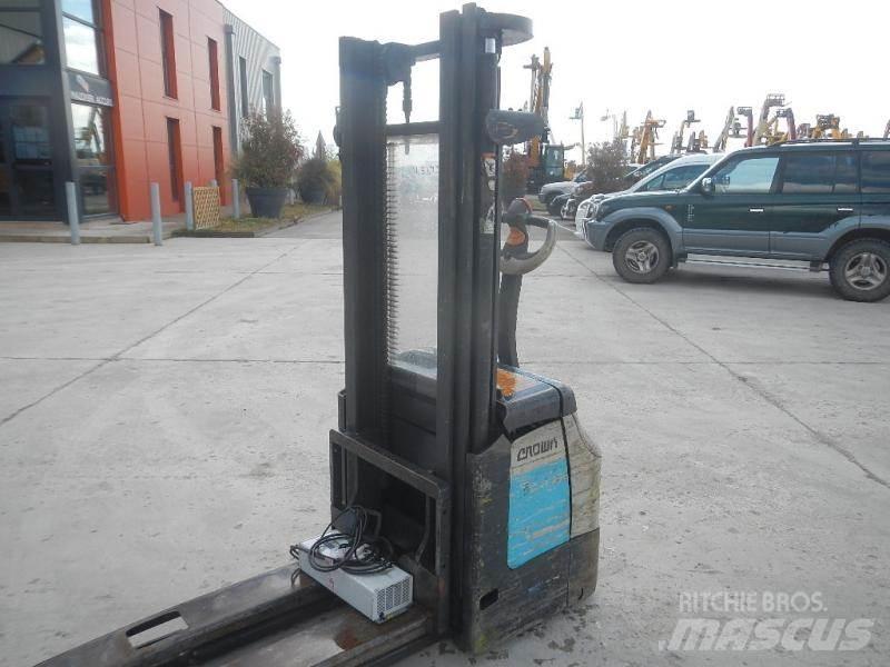 Crown ES 4000 Transpaleta manuala