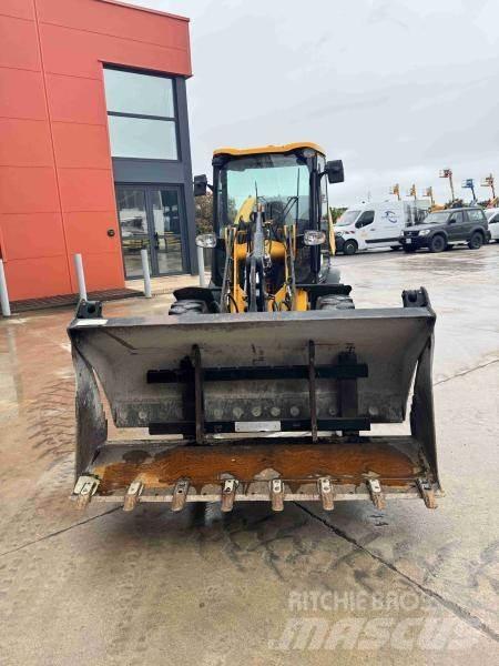 JCB 406 Incarcator pe pneuri
