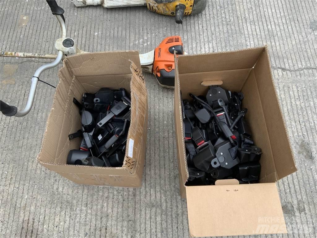  2 Boxes Of Seat Belts Utilaje agricole - Altele