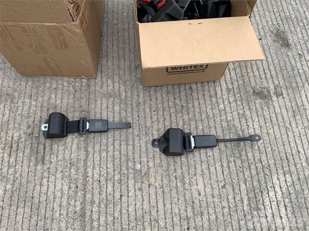  2 Boxes Of Seat Belts Utilaje agricole - Altele