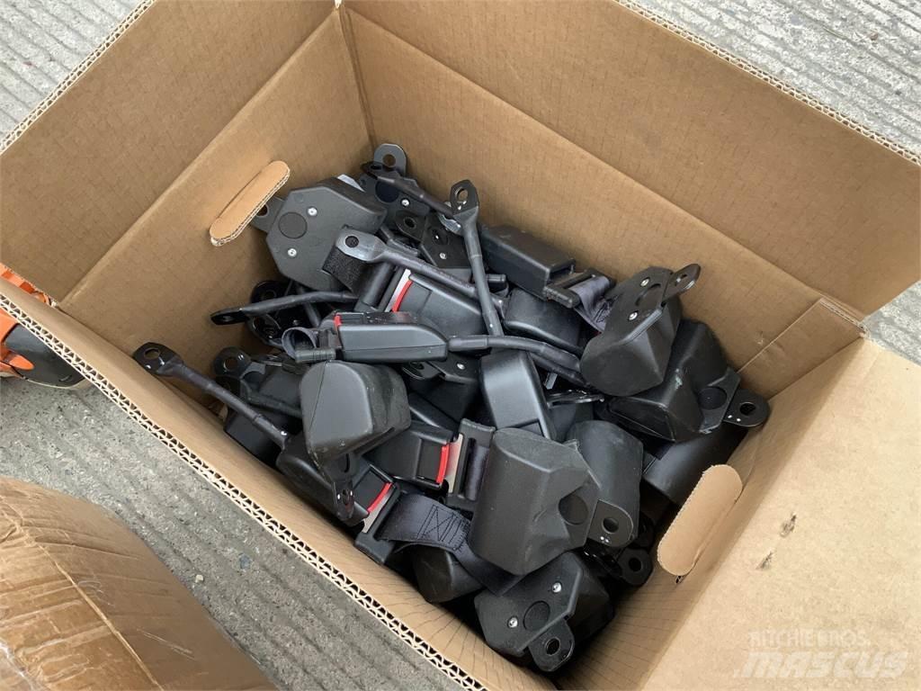  2 Boxes Of Seat Belts Utilaje agricole - Altele