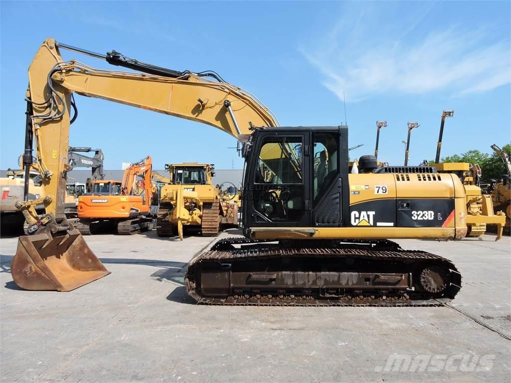 CAT 323D Excavatoare pe șenile
