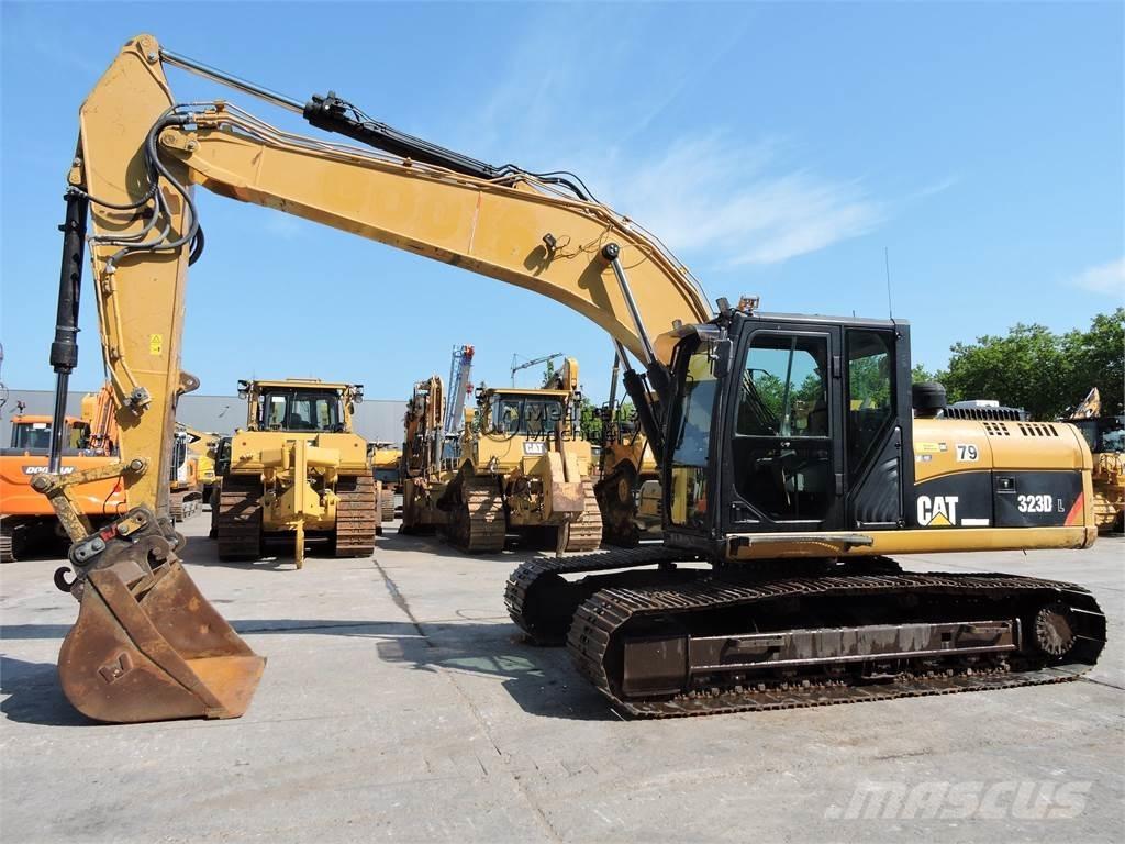 CAT 323D Excavatoare pe șenile
