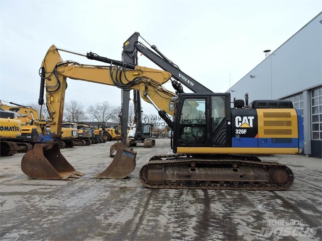 CAT 326F Excavatoare pe șenile
