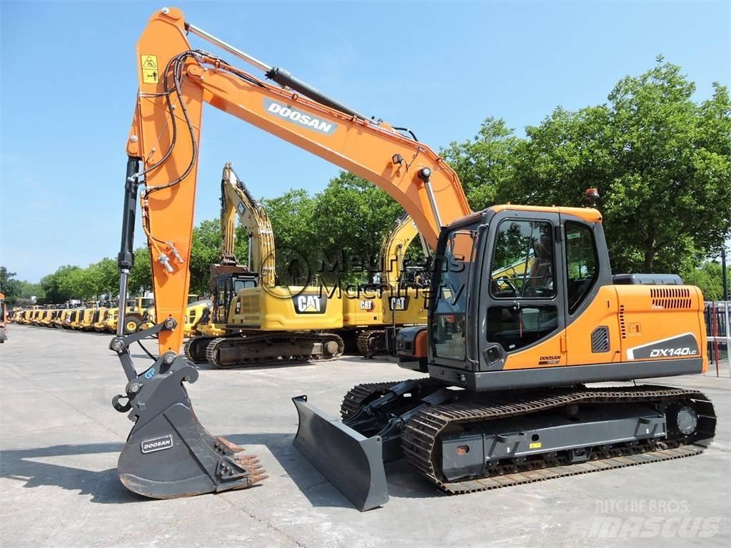 Doosan DX140LC Excavatoare pe șenile
