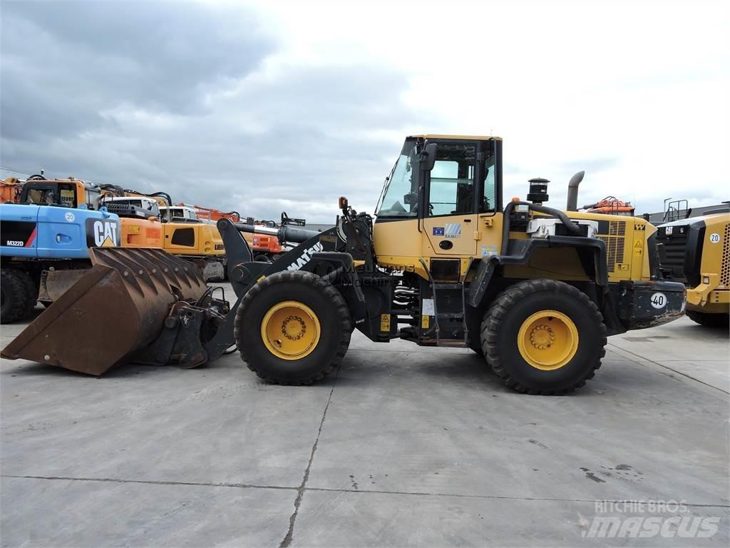 Komatsu WA320 Incarcator pe pneuri