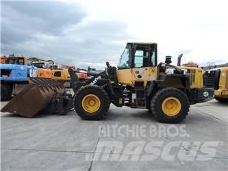 Komatsu WA320 Incarcator pe pneuri