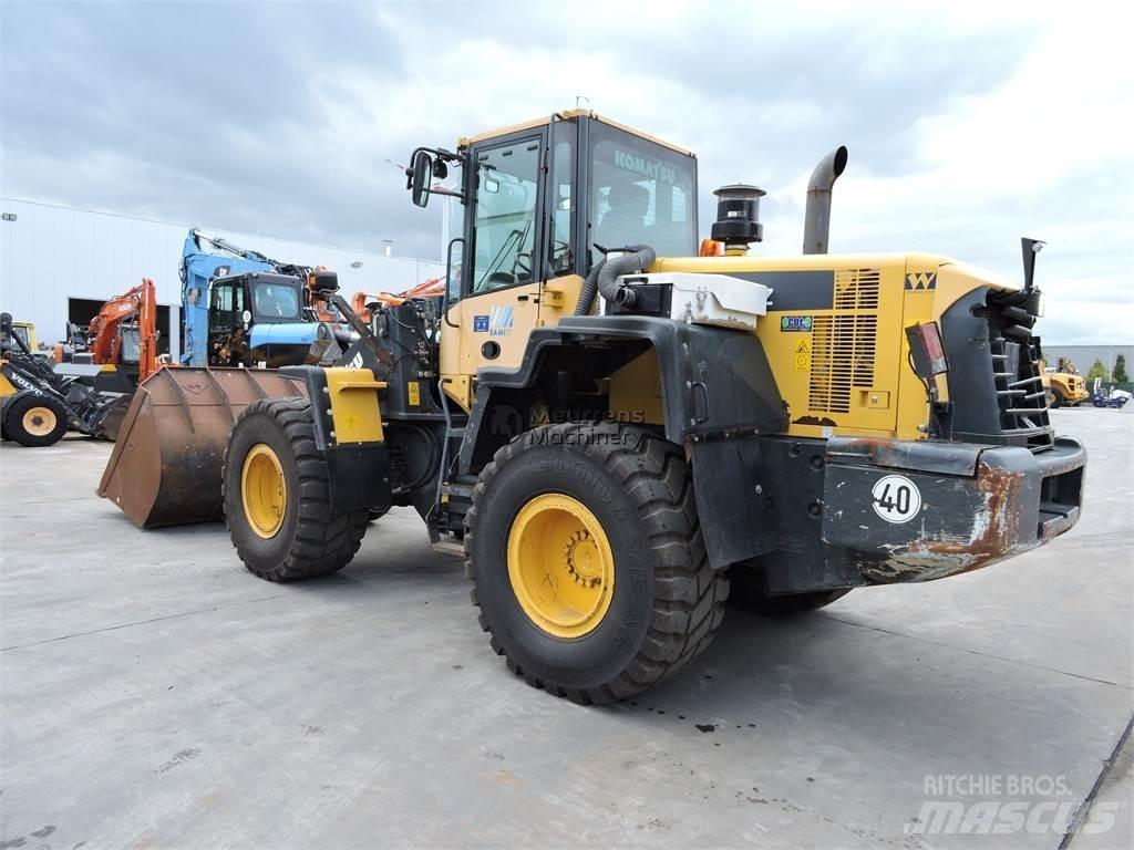 Komatsu WA320 Incarcator pe pneuri