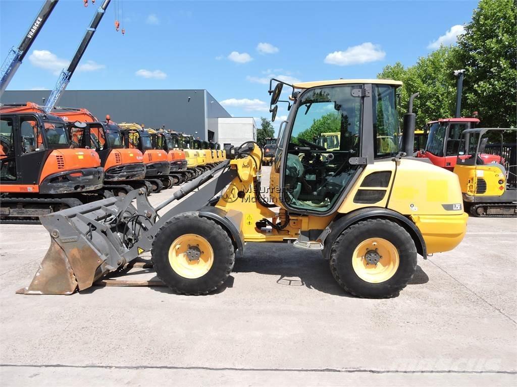Volvo L25F + FORK Incarcator pe pneuri