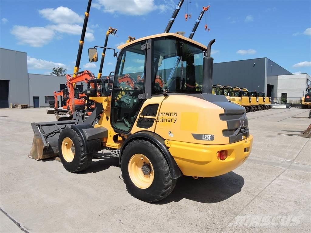 Volvo L25F + FORK Incarcator pe pneuri