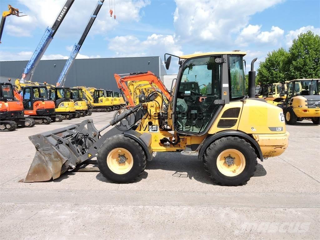 Volvo L25F + FORK Incarcator pe pneuri