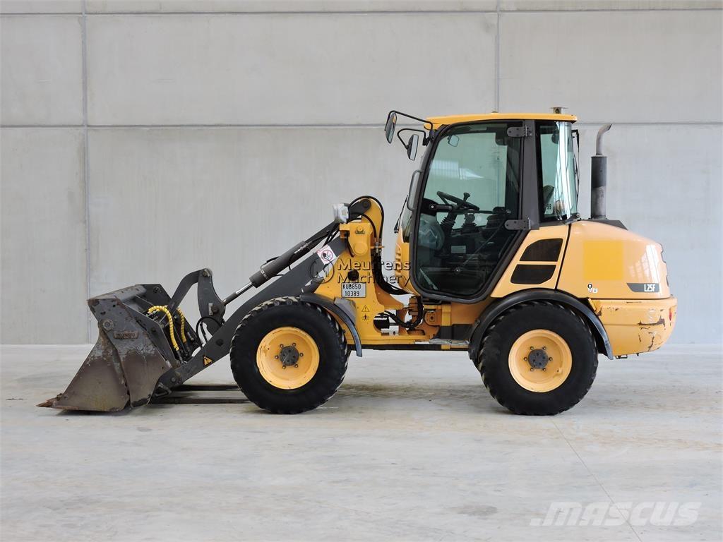 Volvo L25F + FORK Incarcator pe pneuri