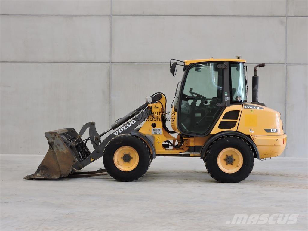 Volvo L25F + FORK Incarcator pe pneuri