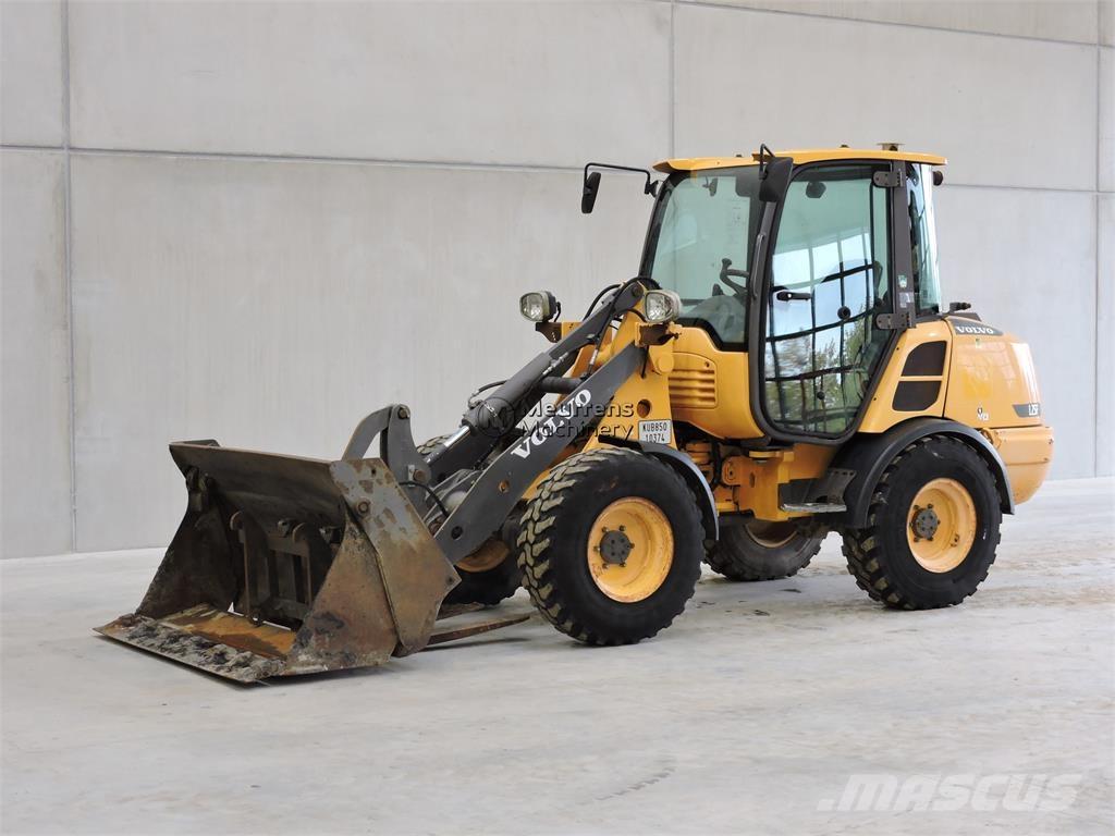 Volvo L25F + FORK Incarcator pe pneuri