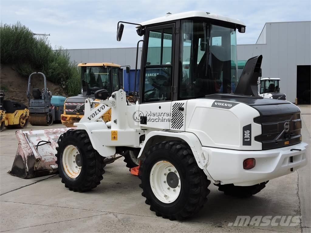 Volvo L30G + FORK Incarcator pe pneuri