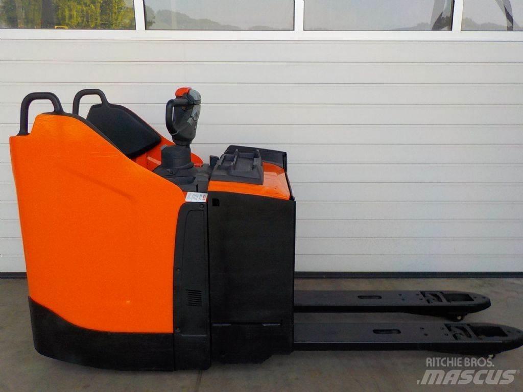 BT LPE200 Transpaleta manuala