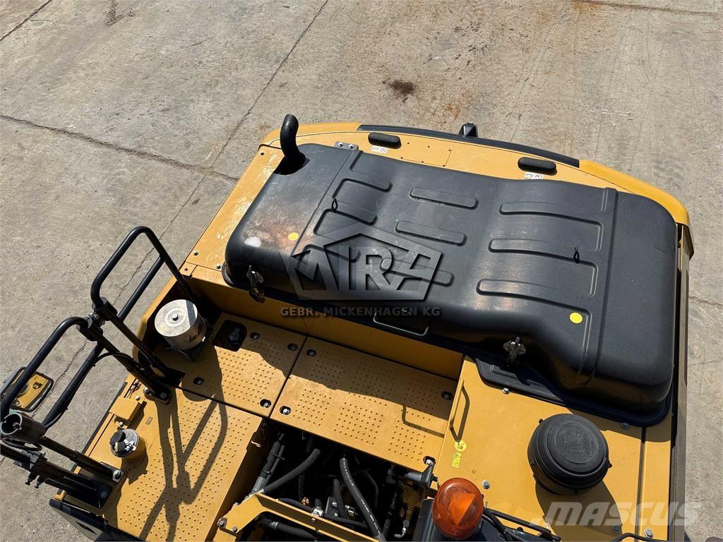 CAT 323 EL Excavatoare pe șenile
