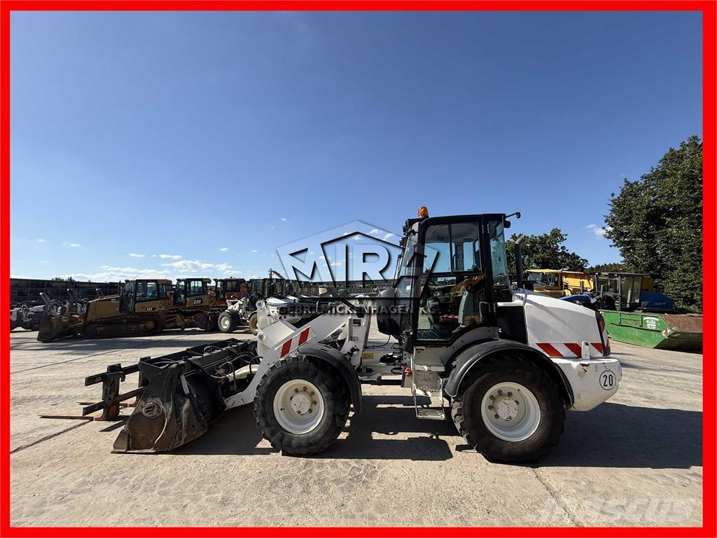 CAT 908 M Incarcator pe pneuri
