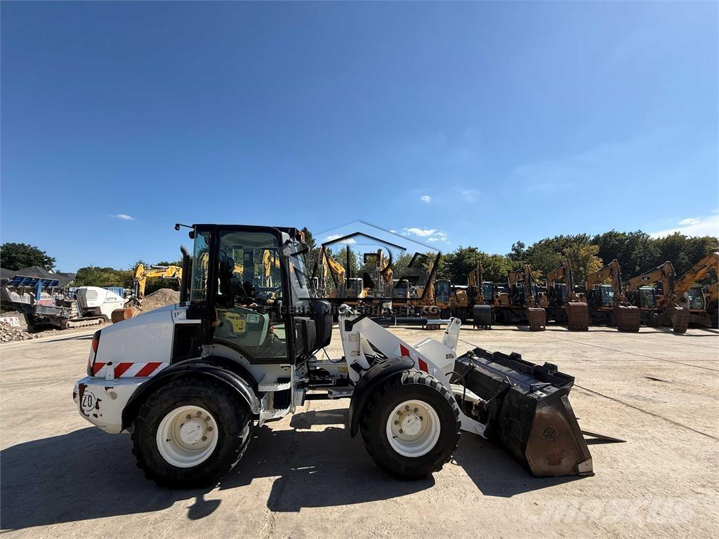 CAT 908 M Incarcator pe pneuri