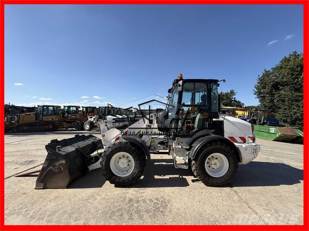 CAT 908 M Incarcator pe pneuri