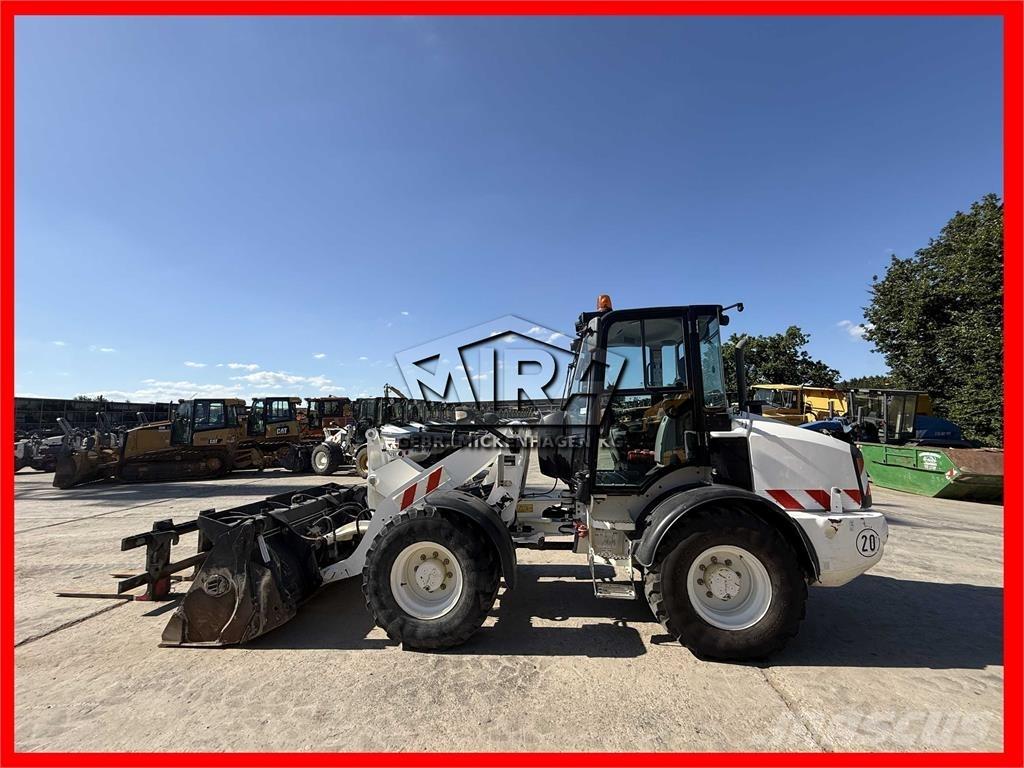 CAT 908M Incarcator pe pneuri
