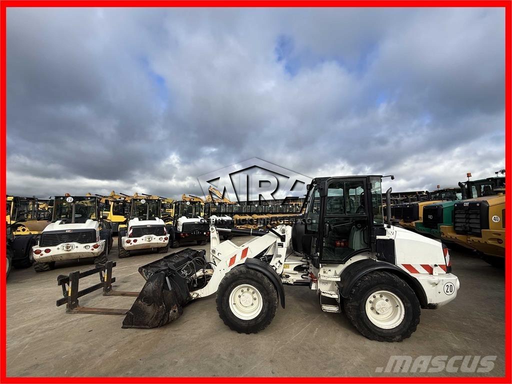 CAT 908M Incarcator pe pneuri
