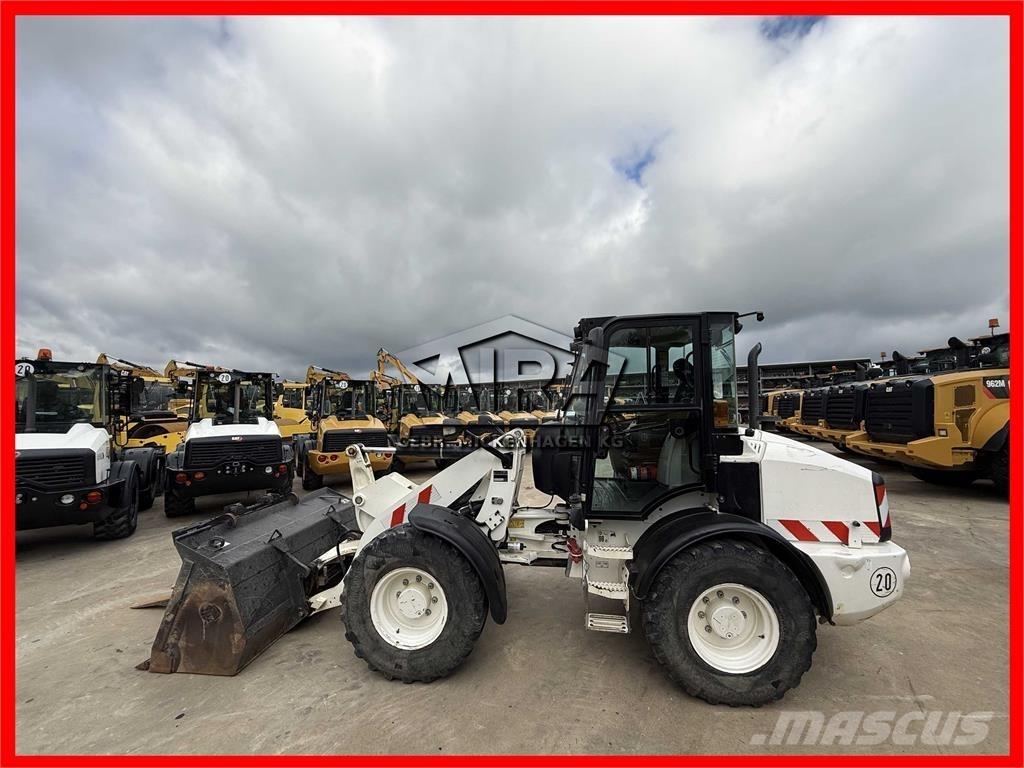 CAT 908M Incarcator pe pneuri