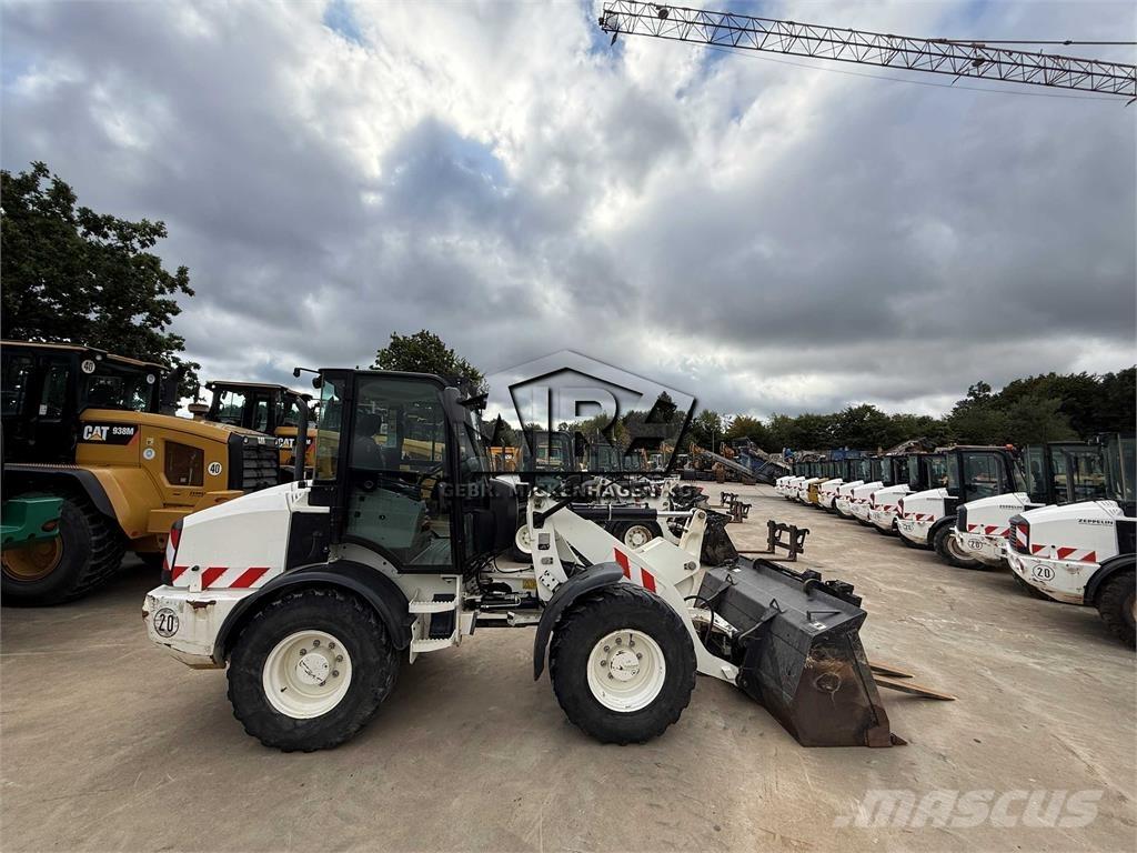 CAT 908M Incarcator pe pneuri