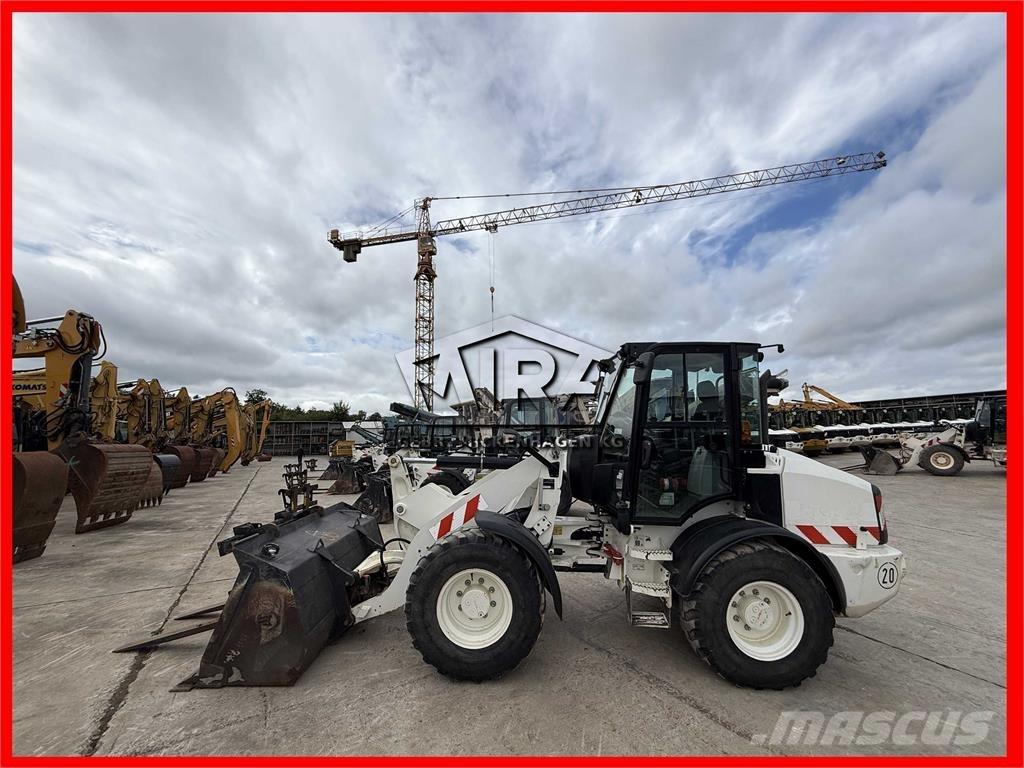 CAT 908M Incarcator pe pneuri