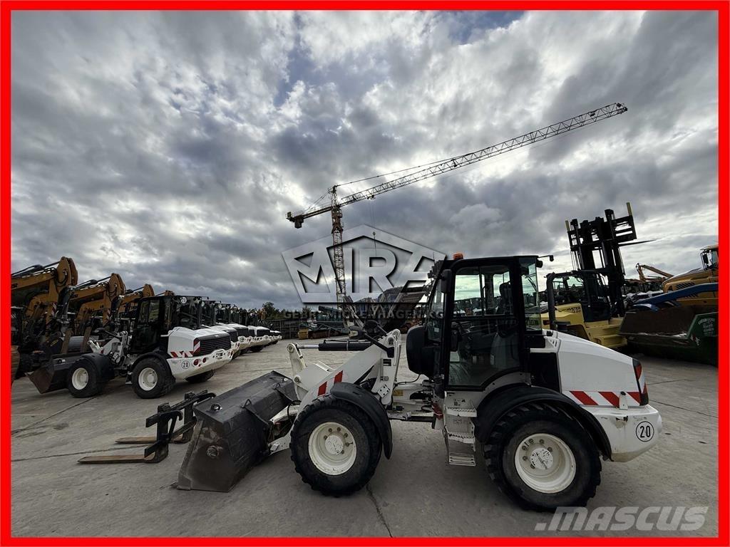 CAT 908M Incarcator pe pneuri