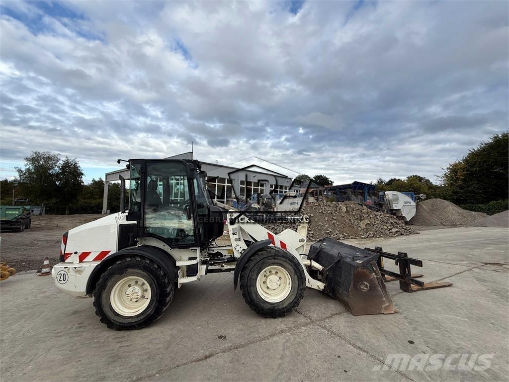 CAT 908M Incarcator pe pneuri