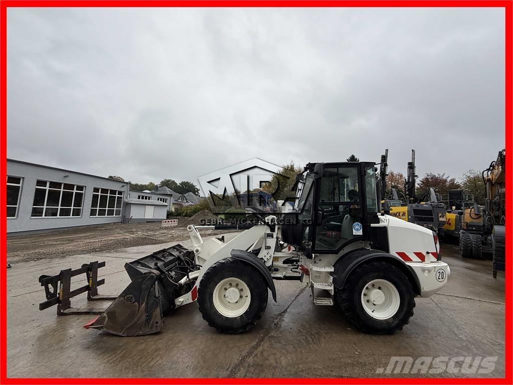 CAT 908M Incarcator pe pneuri