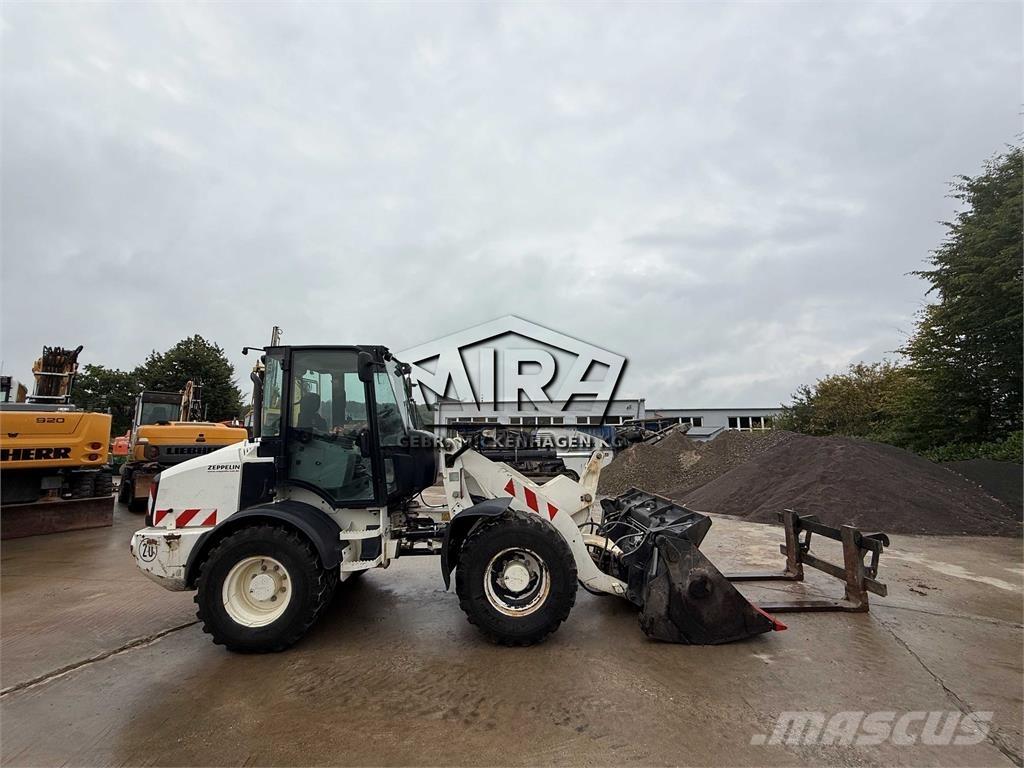 CAT 908M Incarcator pe pneuri