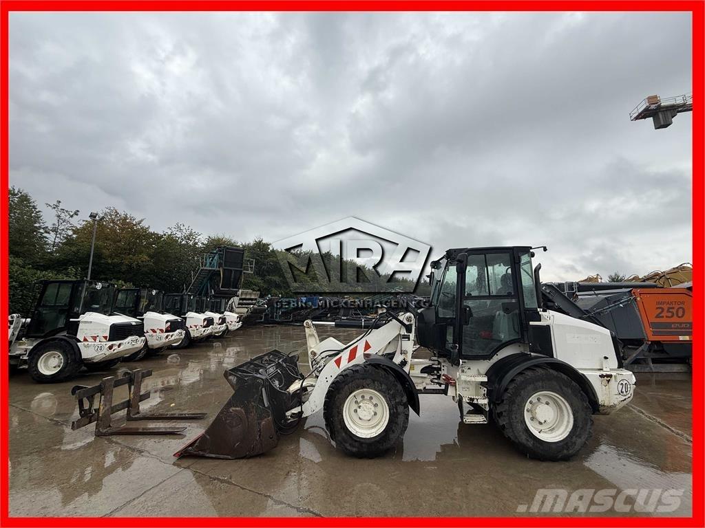 CAT 908M Incarcator pe pneuri