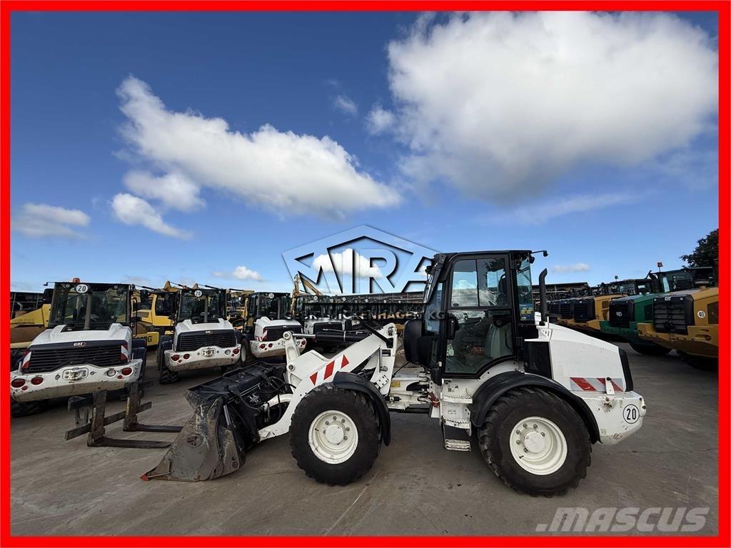 CAT 908M Incarcator pe pneuri