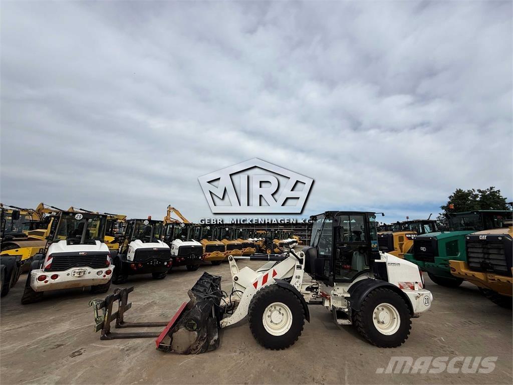 CAT 908M Incarcator pe pneuri