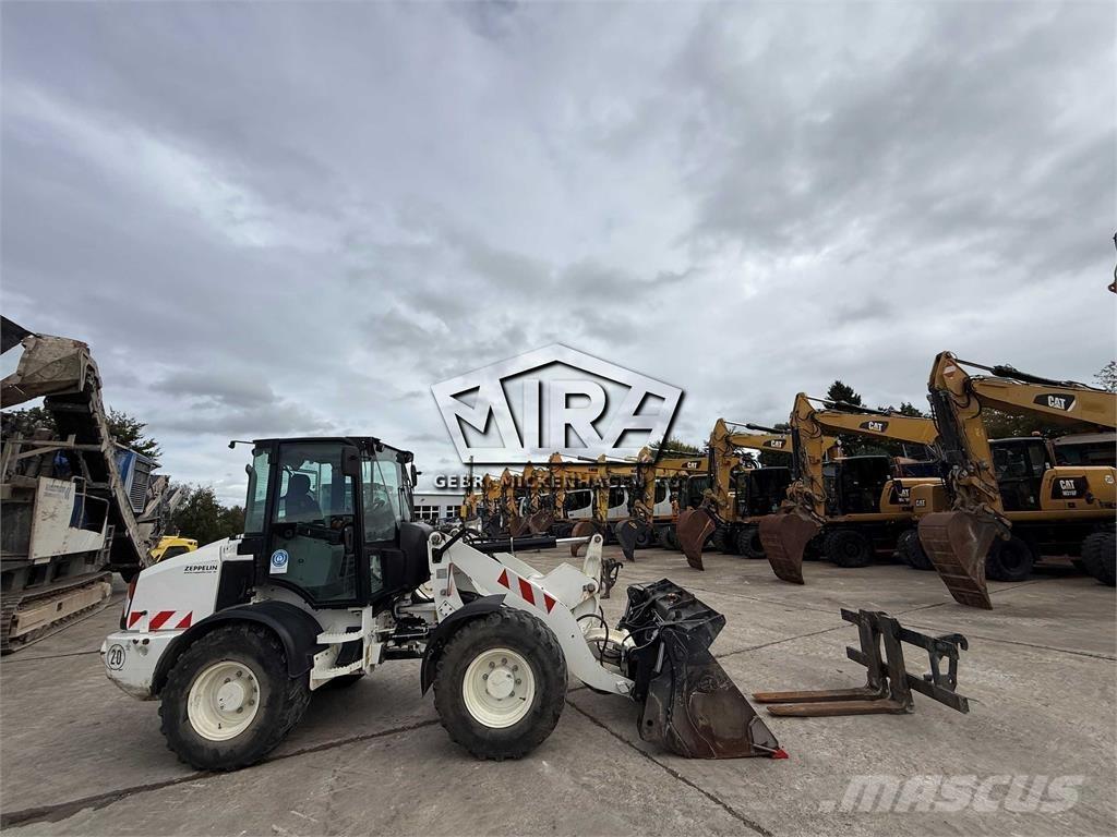 CAT 908M Incarcator pe pneuri