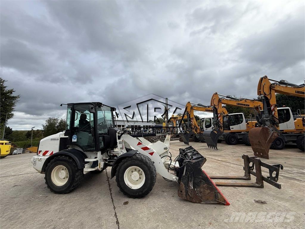 CAT 908M Incarcator pe pneuri
