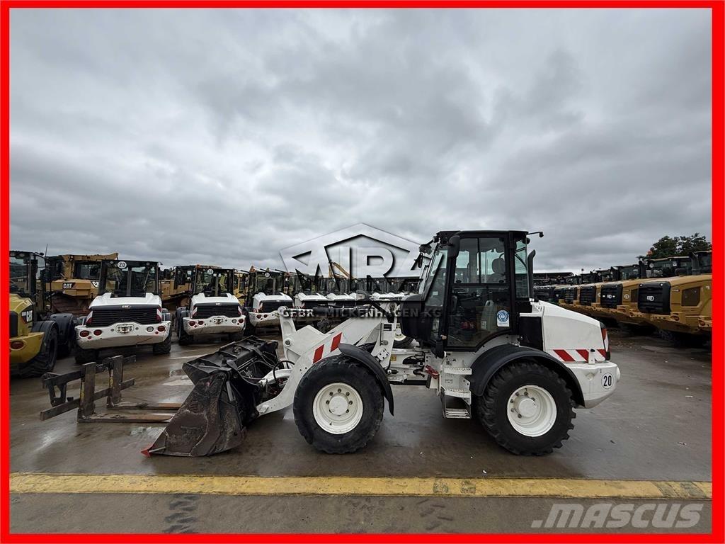 CAT 908M Incarcator pe pneuri
