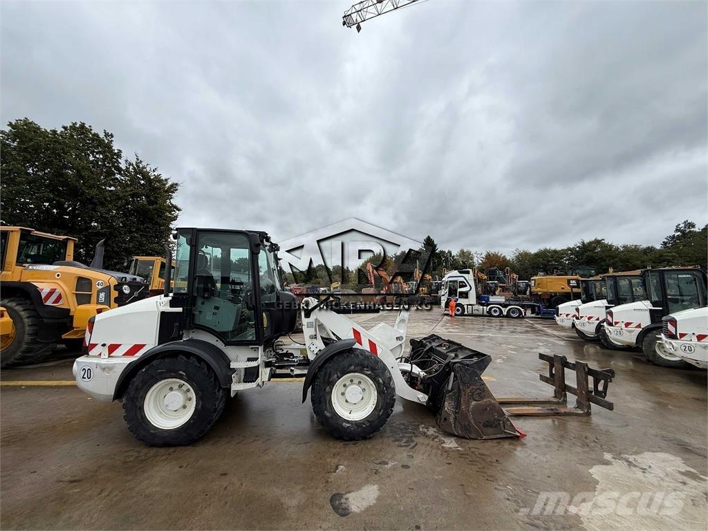 CAT 908M Incarcator pe pneuri
