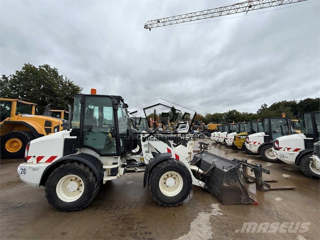 CAT 908M Incarcator pe pneuri